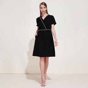 EITIE爱特爱春夏季女装品牌OL职业V领黑色连衣裙中长款5907660