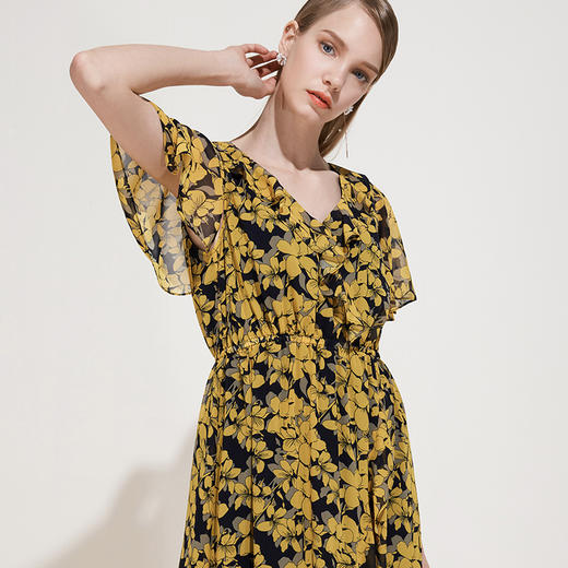 EITIE爱特爱女装夏V领荷叶边袖口不规则裙摆印花连衣裙中长裙B1907224 商品图2