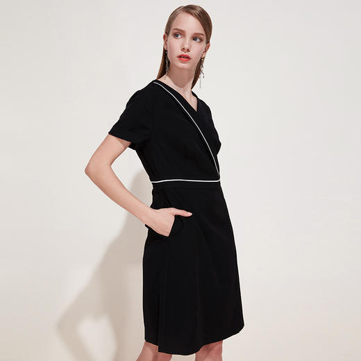 EITIE爱特爱春夏季女装品牌OL职业V领黑色连衣裙中长款5907660 商品图1