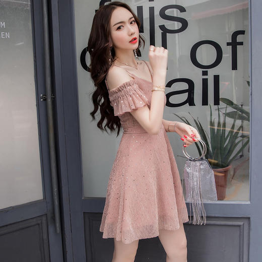 【服饰鞋包】。夏季温柔仙女裙小心机修身显瘦亮片露肩雪纺吊带连衣裙 商品图1