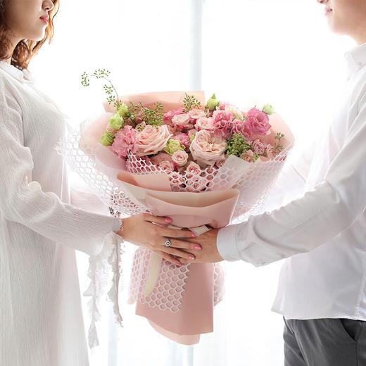 清新韩式花束粉色花束送女朋友老婆爱人520情人节告白求婚生日礼物