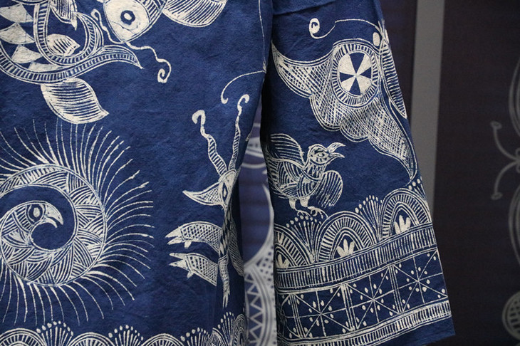 贵州苗族刺绣传承人潘玉珍奶奶的作品蜡染上衣