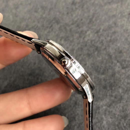 ZF又一热门神作—     积家约会系列腕表浪漫登场，修正现市面任何版本的所有不足之处，简约淑女，尽显浪漫情怀。 商品图3