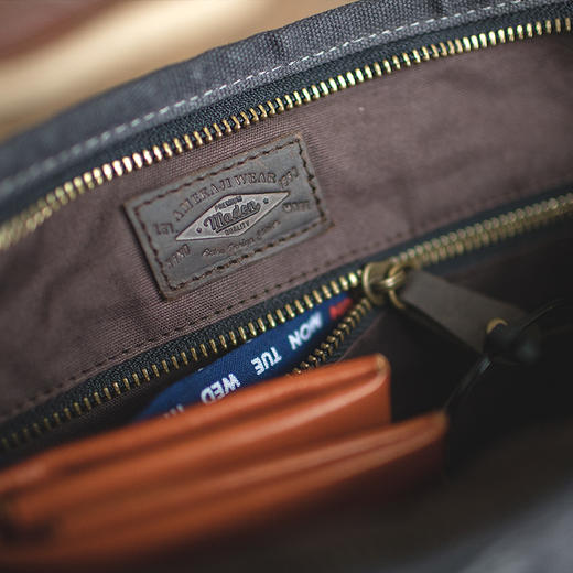 马登工装 日系复古油蜡帆布包阿美咔百搭邮差包叽男士休闲斜挎包 商品图3