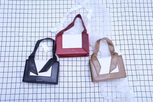 【授权产品】Charles&Keith2018限量包包2019新款拼色小方包单肩斜挎波浪兔耳朵包 商品图0