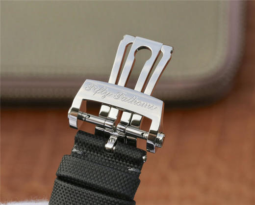 OM宝珀五十噚5085F上市，经典复刻 噚者无疆 铁血硬汉 天生爆款 chaoji夜光 宽厚的表壳设计 优美的蓝宝石表圈 遇见即时故事 拥有更显传奇 商品图9