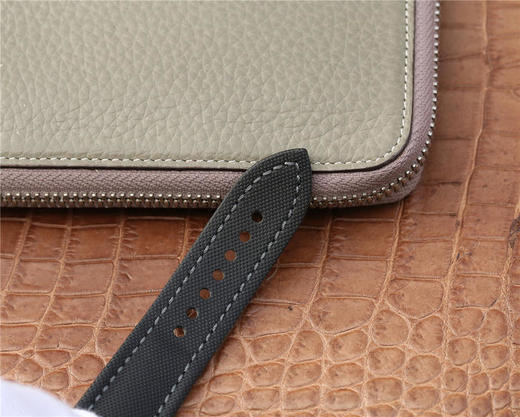 OM宝珀五十噚5085F上市，经典复刻 噚者无疆 铁血硬汉 天生爆款 chaoji夜光 宽厚的表壳设计 优美的蓝宝石表圈 遇见即时故事 拥有更显传奇 商品图10