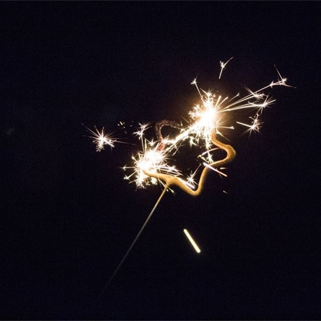 仙女棒蜡烛预约款燃烧有黑色粉末