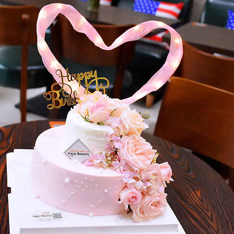 双层飘带鲜花蛋糕