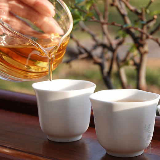 2018年莲心 精品古树普洱生茶 石昆牧老师定制系列 版纳茶区 商品图2