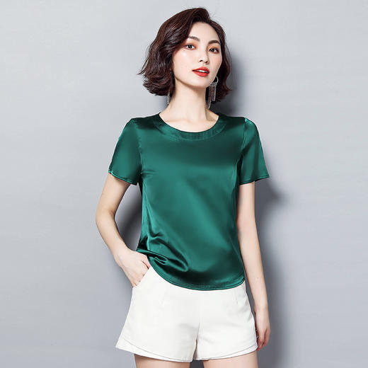 MZ 7121时尚简约透气舒适百搭缎面上衣 商品图3