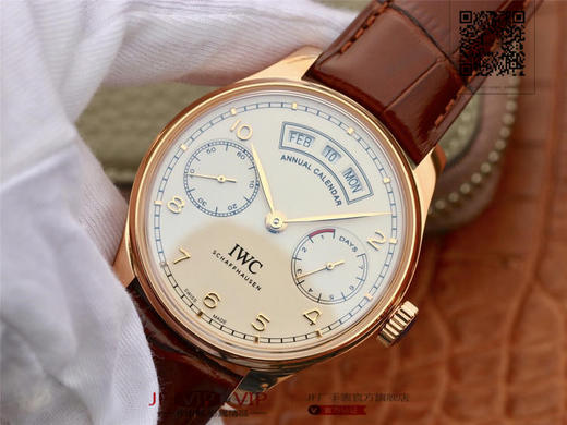 万国葡萄牙系列年历腕表IW503504，集时分针、日期、星期、月份和动显于一身。正所谓功能卓越，大器晚成，有请各路表友品鉴支持 商品图3