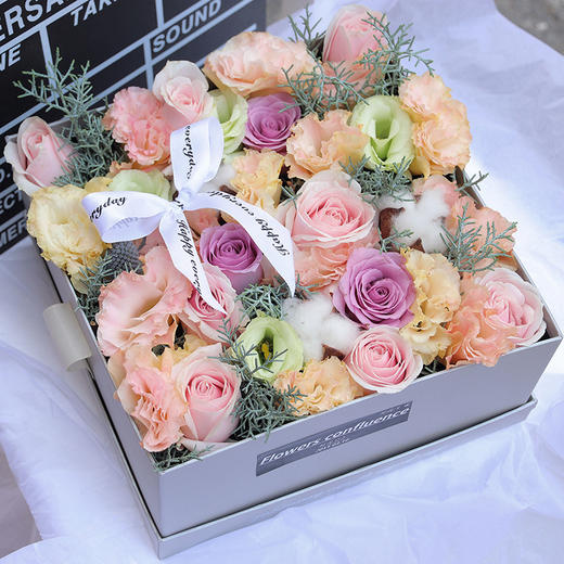 鲜花方形玫瑰礼盒