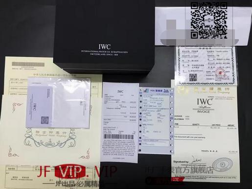 万国葡萄牙系列年历腕表IW503504，集时分针、日期、星期、月份和动显于一身。正所谓功能卓越，大器晚成，有请各路表友品鉴支持 商品图11