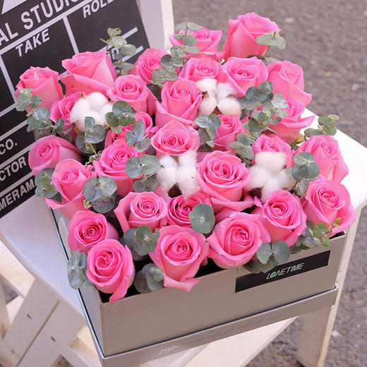 鲜花方形玫瑰礼盒