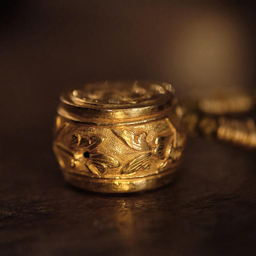 定金兰宫珠宝黄金花鼓吊坠手工錾刻工艺原创编艺款挂坠项链