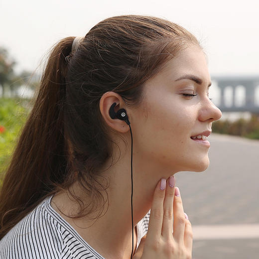 Feliztrip斐利斯 半入耳式带麦克风运动耳机有线控K歌耳塞 TR-W100 商品图3