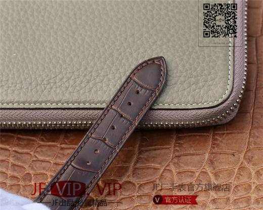 积家大师系列复杂功能真陀飞轮腕表。GMT二地時區顯示，24小時日月星象，EQ手动3310真陀飞轮，義大利牛皮，蓝宝石镜面，表径：42毫米， 商品图9