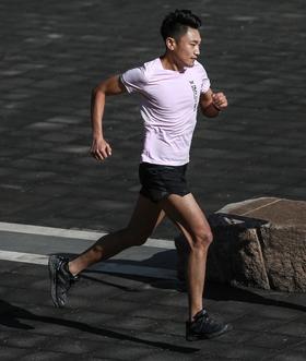 BODYWIT(身体智慧） WIT.越男跑步速干短T