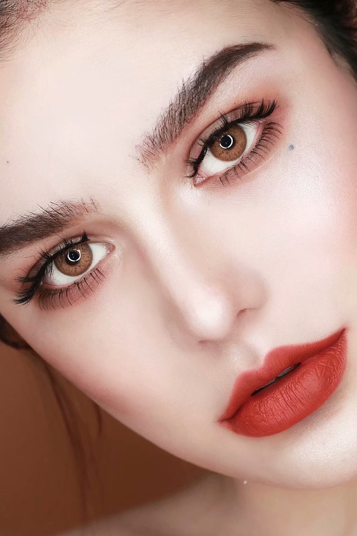 miragecolorxabucon俄罗斯女孩棕140欧美混血很亮眼年抛美瞳含硅水