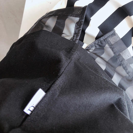 2021底-6折 不退换 THS 19年新下摆纱片设计 CD/KAWS合作版 施华洛世奇水钻蜜蜂T恤 QH099 商品图7