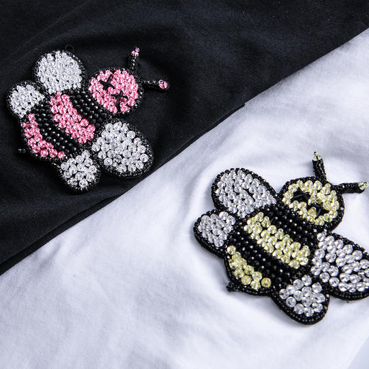 2021底-6折 不退换 THS 19年新下摆纱片设计 CD/KAWS合作版 施华洛世奇水钻蜜蜂T恤 QH099 商品图13