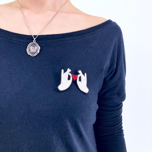 北京仓｜Macon & Lesquoy-Heart In Hands-胸针［法国设计师 ］ 商品图2