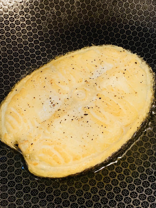 不漂白很健康＃法国深海鳕鱼 来自闻名遐迩的sapmer公司 营养价值很高的深海鱼类，肉质细腻，高蛋白、低脂肪、易吸收。被称为“餐桌上的营养师”和“液体黄金”。 商品图4