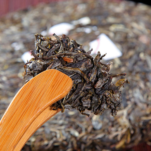 传奇会 云南普洱茶生茶，香浓郁耐泡 霸气回甘易武普洱茶茶饼 357g 商品图2