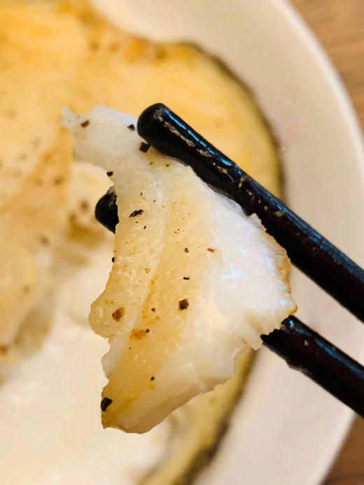 不漂白很健康＃法国深海鳕鱼 来自闻名遐迩的sapmer公司 营养价值很高的深海鱼类，肉质细腻，高蛋白、低脂肪、易吸收。被称为“餐桌上的营养师”和“液体黄金”。 商品图8