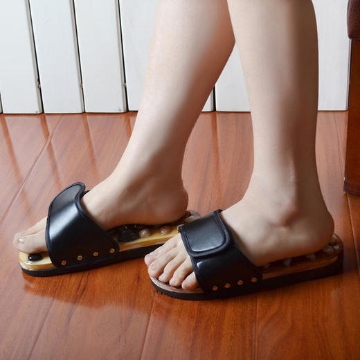 鹅卵石足底穴位保健按摩拖鞋