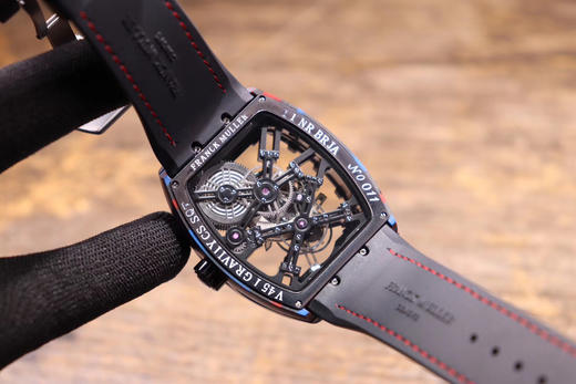 FRACK MULER 法兰克穆勒 彩色纤维壳镂空设计的腕表，糅合了尖端科技与精巧工艺 商品图7