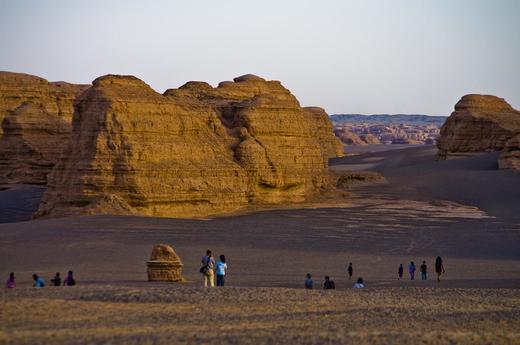 【最美甘肃5日】张掖丹霞+嘉峪关+敦煌莫高窟+鸣沙山月牙泉5日游 商品图2