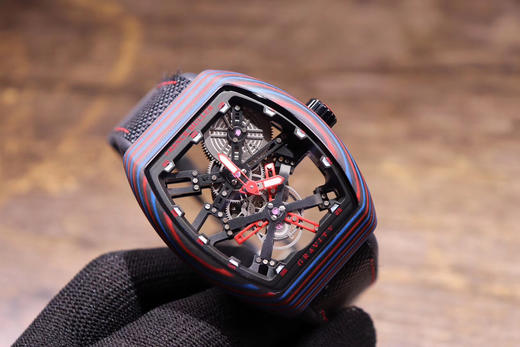 FRACK MULER 法兰克穆勒 彩色纤维壳镂空设计的腕表，糅合了尖端科技与精巧工艺 商品图1