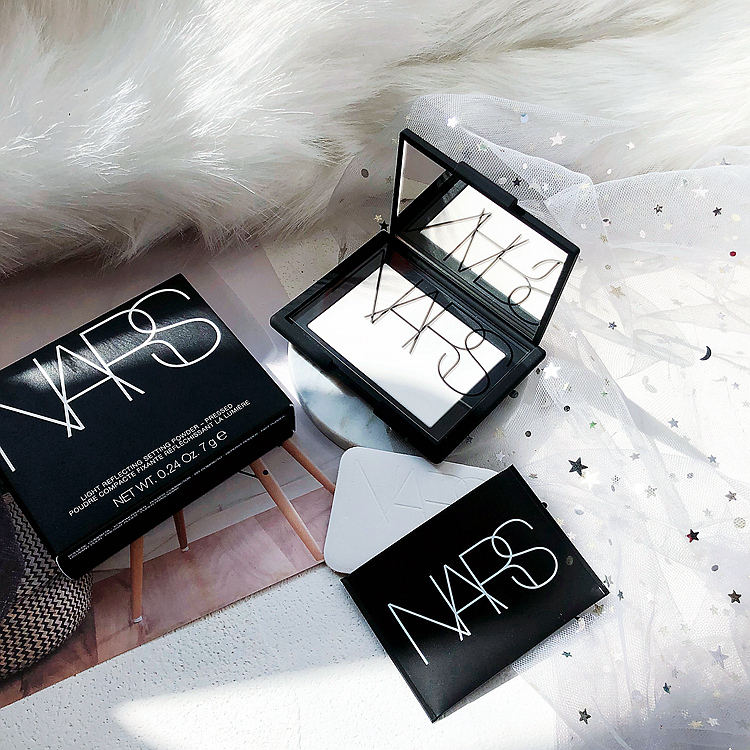 现货▲自带粉扑！美国NARS纳斯蜜粉饼 裸光透明隐形毛孔持久定妆控油提亮 10g