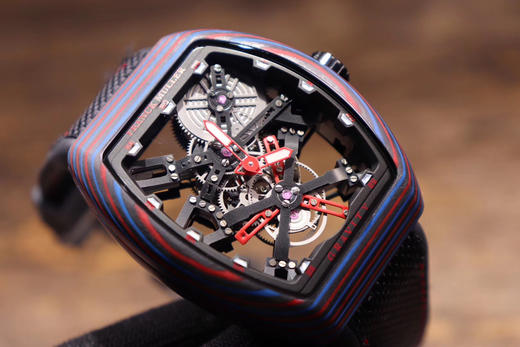 FRACK MULER 法兰克穆勒 彩色纤维壳镂空设计的腕表，糅合了尖端科技与精巧工艺 商品图5