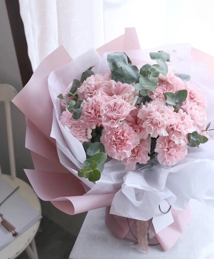 陪伴进口樱花粉康乃馨花束女神节定制款