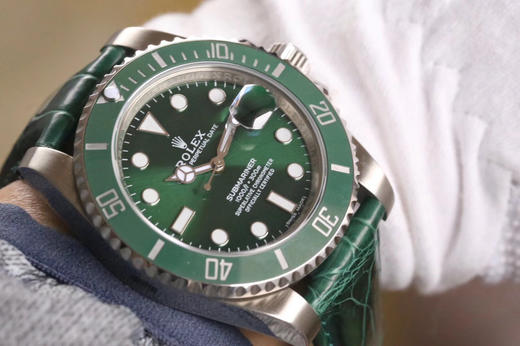 N劳力士V8和V8S版绿水鬼鳄鱼皮潜航者系列116610LV绿鬼，V8S表壳身和表带都采用了和专柜一致的904L钢材 商品图3
