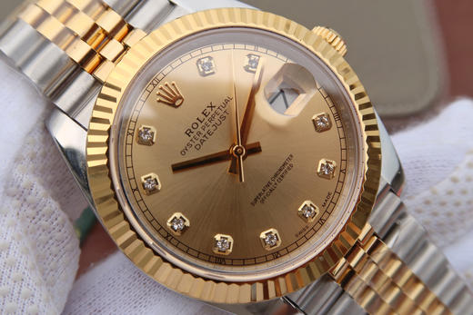 长荣『vs包金』劳力士星期日历型41和36毫米日志，颠覆以往传统工艺！一：904L精钢。二：18厚金部分采用台湾zui新铸金技术，比市场一般的“包金”耐用三倍，搭配正品一致的工艺，正品原版开模无破绽 商品图4