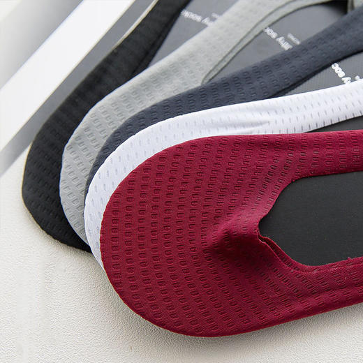 双脚触感冰凉「冰孔透气男士船袜」5000透气孔排汗去湿 黑科技冰丝面料 硅胶防滑设计 高弹零束缚 商品图3