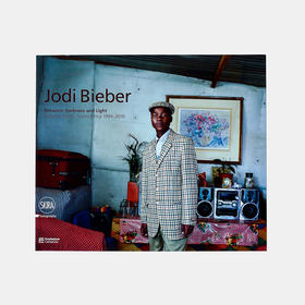 Jodi Bieber: Between Darkness and Light:Selected Works: South Africa 1994–2010 / 乔迪·比伯：黑暗与光明之间：作品选 南