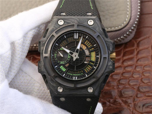 XF瑞士钟表制造商 Linde Werdelin （林德维纳）推出的运动腕表，用家制作外型和功能性俱备以轻巧作为卖点，专为互外活动用家而设。 ¥ 商品图0