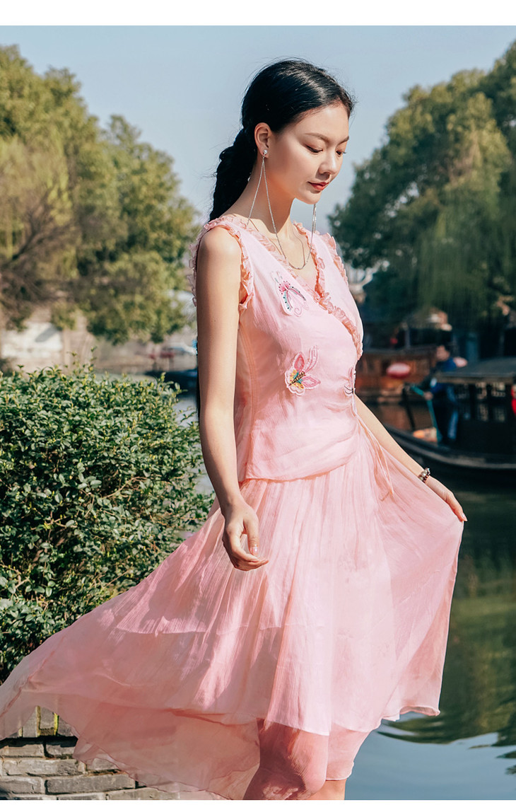 花制作轻纱原创设计民族风刺绣v领连衣裙仙女超仙2019新款夏女