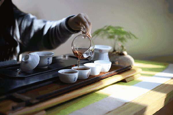 其实,母亲是爱喝茶的