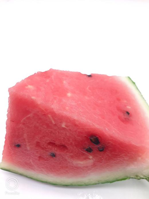 无籽麒麟瓜     皮薄，汁 多，甘甜，爽口再加上个头适中成为了西瓜中德王牌，深受市民喜爱 商品图2