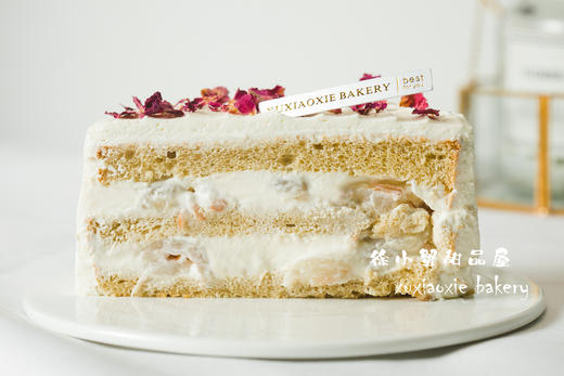 人间荔枝|【玫瑰荔人】荔枝戚风蛋糕。玫瑰戚风胚+玫瑰奶油+白糖罂荔枝+玫瑰干花花瓣 商品图1