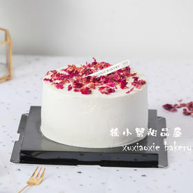 人间荔枝|【玫瑰荔人】荔枝戚风蛋糕。玫瑰戚风胚+玫瑰奶油+白糖罂荔枝+玫瑰干花花瓣