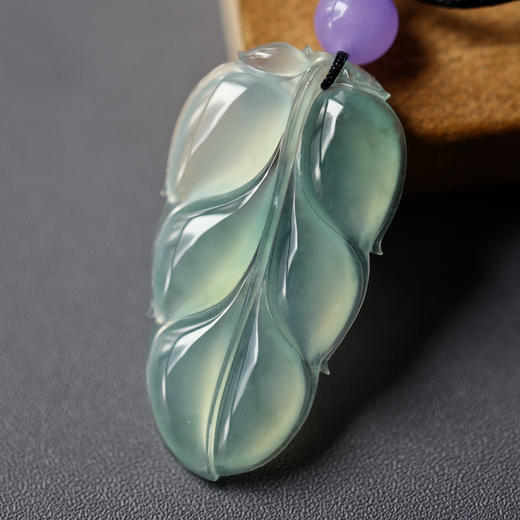 高冰种淡晴水翡翠叶子 商品图1