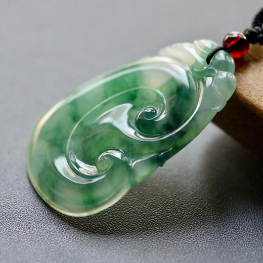 冰种飘绿花翡翠大如意 商品图1