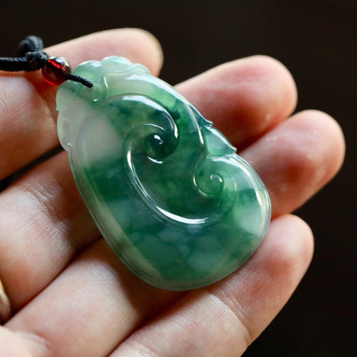 冰种飘绿花翡翠大如意 商品图6
